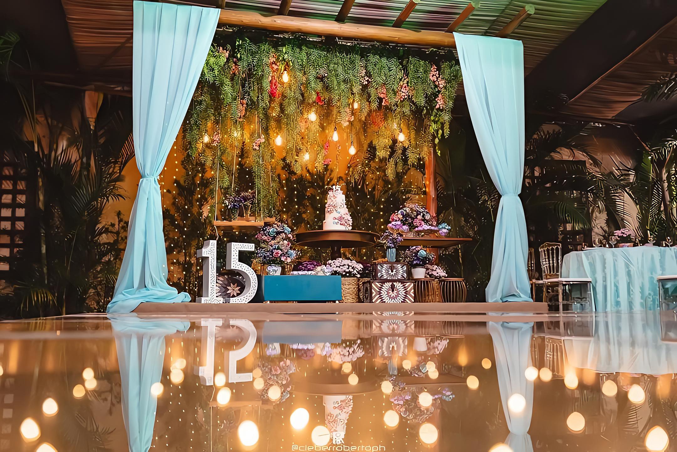 Espaço decorado para festa de 15 anos